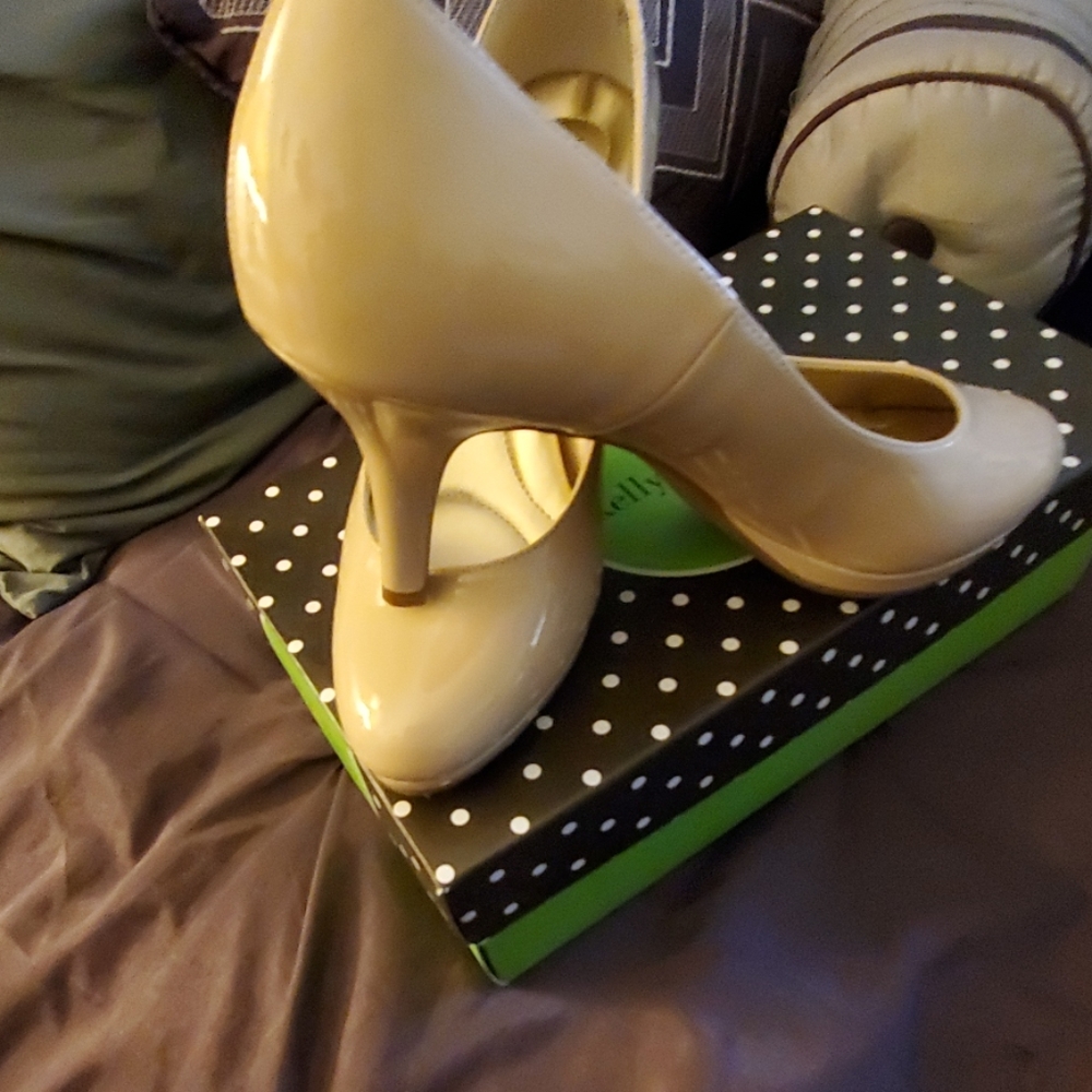 pumps - Picture 2 of 3
